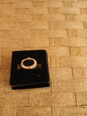 Anillo galvanizado dorado con estrás ovalado de ónix para hombre talla 10 Foto 1 de 4