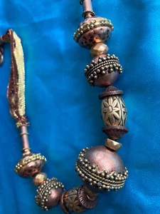 Gold- und kupferfarbene Metallperlenkette der Marke Chico's - Bild 1 von 12