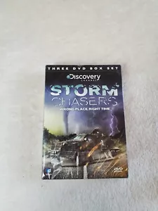 Discovery channel Storm Chasers Wrong place Right time 3 dvd set all regions - Foto 1 di 2