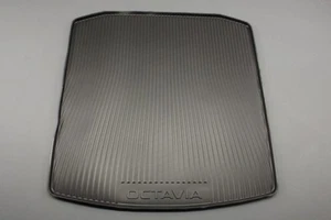 Revestimiento de maletero de goma dura genuino Skoda Octavia 2020-on 5E6061162A - Imagen 1 de 4