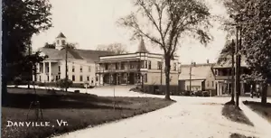 RPPC 1938 Danville, Vermont Straßenansicht der Stadt Postkarte - Bild 1 von 3