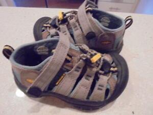 toddler boys Keen gray water shoes/sandals size 8 perfect condition low shipping