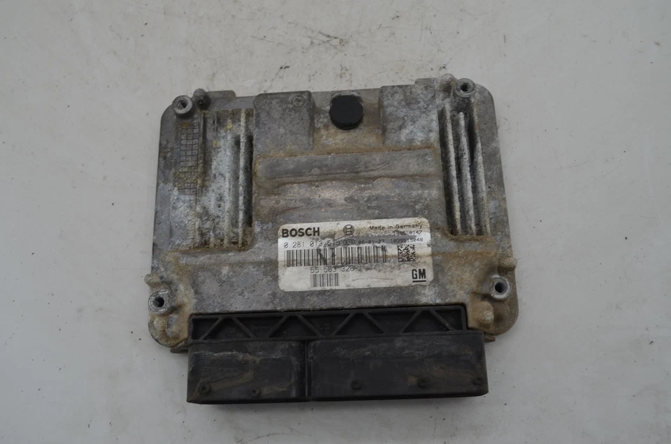 100765- Centralina ECU Saab 9-3 Cabriolet   Dal 2002 al 2014 Cod 0281013515 - Immagine 1 di 4