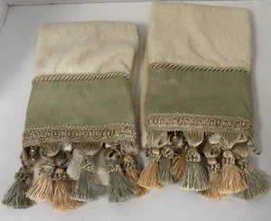 CROSCILL 2 Decorative Jeweled Tassel Trim Finger Tip Towels Ivory, Pale Green - Picture 1 of 9