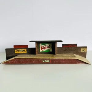 Scratch gebautes Holzeisenbahnsteigmodell mit Castol / OXO Werbung OO - Bild 1 von 6