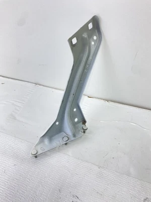 AUDI Q5 8R 2009-2017 - Soporte de soporte de guardabarros delantero izquierdo OEM 8R0821135 Foto 1 de 4