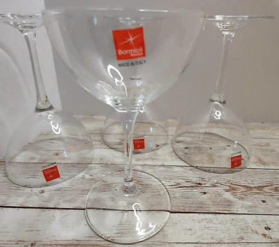 Bormioli Rocco ~ 8oz Novecento Martini Vasos ~ Juego de 4 ~ Nuevo En Caja Foto 1 de 4
