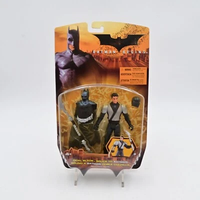 Figura de acción Batman Begins Bruce To Batman arma de doble hoja de Mattel Foto 1 de 4
