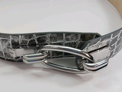 Chicos 可调 32 英寸 - 41 英寸银色人造鳄鱼皮带银色钩扣尺寸 M-L — 第 1/4 张图片