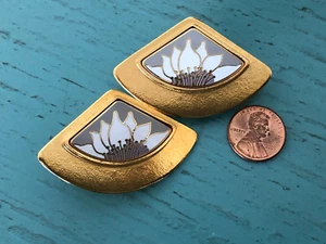 Vintage Laurel Burch Enamel White Lotus Flower Big 80's Clip On Earrings Signed - Picture 1 of 1