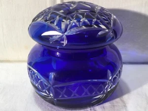 Boîte bonbonnière en cristal doublé et taillé de couleur bleu - Imagen 1 de 8