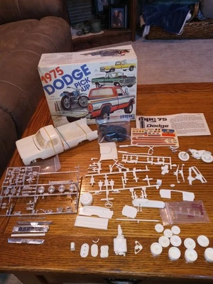 MPC 1975 DODGE PICK UP.  W/ MOTORCYCLE   ANNUAL  MODEL KIT - Image 1 of 4