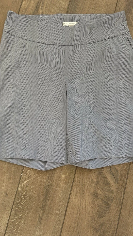 Bermudas Dana Buchman Shorts Mujer Talla Pequeña Blanco y Negro Foto 1 de 4