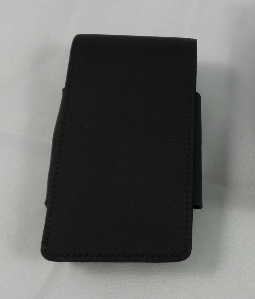 Estuche de transporte de nailon suave Apple con clip para cinturón para iPods antiguos (M9129G/A) Foto 1 de 1