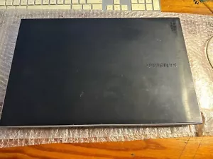 Samsung NP300V5A Laptop Core i5-2,4GHz, HDD 640GB 8GB DDR3 Win 10, Office - Foto 1 di 24