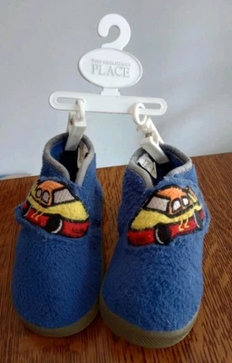 Повседневные туфли-слипоны The Children's Place для мальчика ясельного возраста размер 3/4 гоночный автомобиль - Изображение 1 из 4