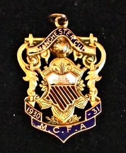 Medaglia calcio oro 9,5 gr 9 ct. Coppa Manchester 1930-31. Luke Curry, Bury FC. - Foto 1 di 5