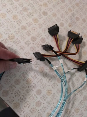 Mini-SASto SATA power+data breakout cable - Image 1 of 4