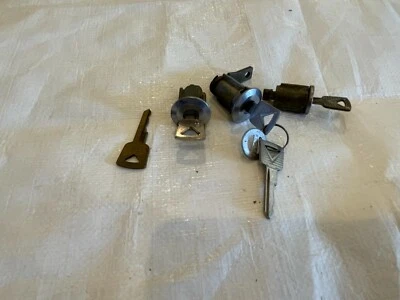 Cerraduras de puerta Ford 1965-1970 con llaves a juego Mustang Fairlane Galaxie Foto 1 de 4