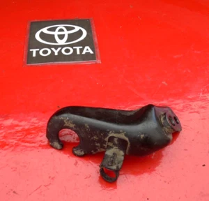 03 04 05 06 07 08 TOYOTA MATRIX AUTOMATIC TRANSMISSION GEAR SHIFTER CABLE MOUNT - Picture 1 of 4