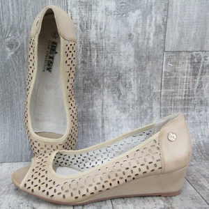 Betsy Club Collection Peep Toe Bomba Tacón de Cuña Beige Corte Láser Talla 40/9 - Imagen 1 de 11