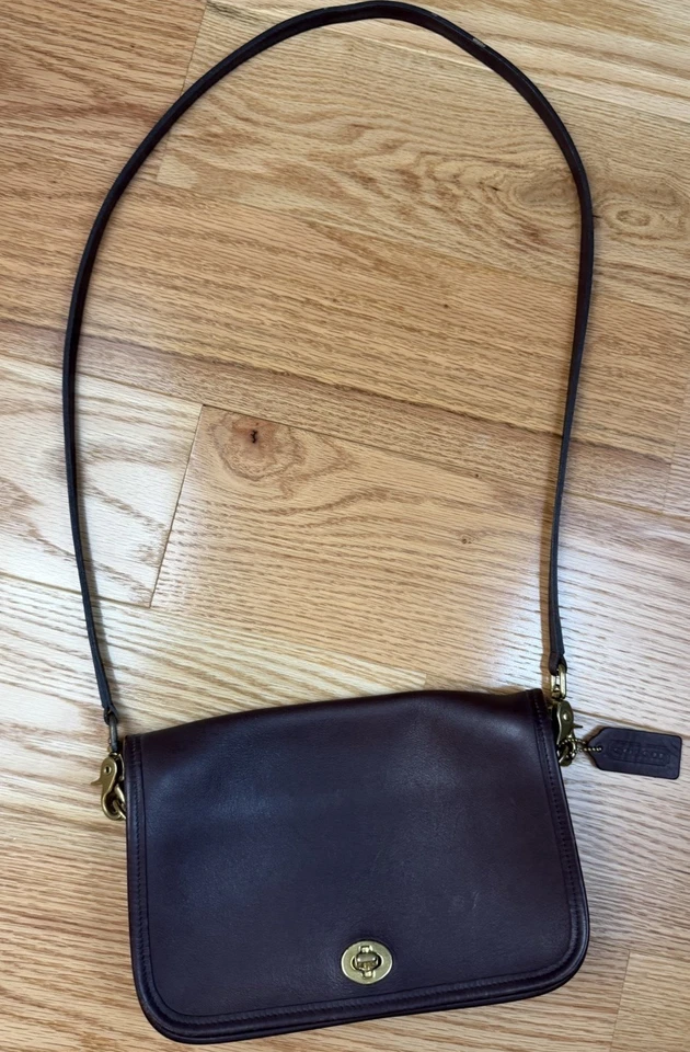 Bolso Bandolera Coach 9755 1980’s-1990’s Cuero Caoba Penny Bolsillo Hecho en EE. UU. Foto 1 de 4