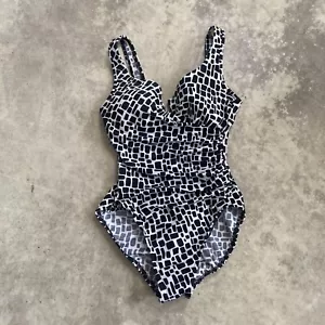 Miraclesuit Swimsuit 10 One Piece Geometric Print Black White Beach Travel - Picture 1 of 11