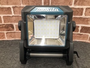 Luces de trabajo Makita 14.4/18/40V ML004G 40-LED 3.600Lm MAX/4H solo cuerpo ... - Imagen 1 de 9