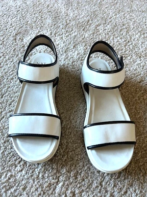 New NATURALIZER LOREN white sandals womens size 8.5 slingback open toe platform - Image 1 of 4