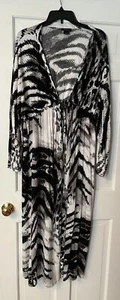 NEW Natori DARA Black & White 3/4 Sleeve Tie Front Animal Print Rayon Robe L - Picture 1 of 12