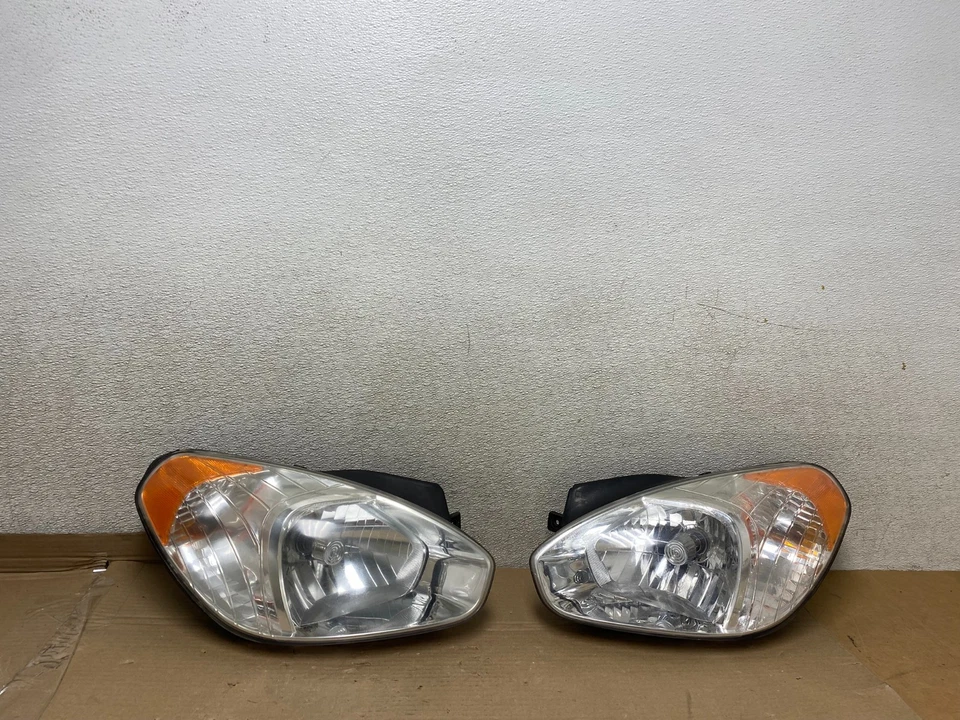 Faros laterales izquierdo+derecho Hyundai Accent 2006 a 2011 sedán U0775 DW Foto 1 de 4