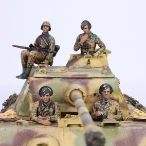 Pro-Painted Figures : Set 04 1:35 German SS Tank crews in WW2 - Picture 1 of 9