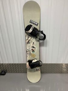 Set of 4 snowboards with bag and bindings