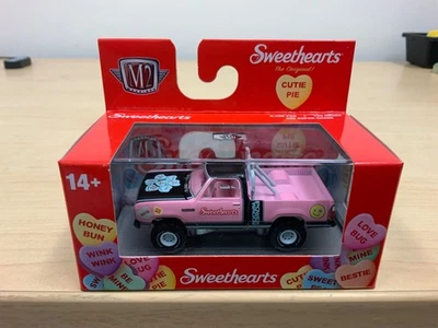 M2 Machines ”Sweethearts” 1979 Dodge 150 Macho Power Wagon Walmart Exclusivo Na Caixa - Imagem 1 de 4