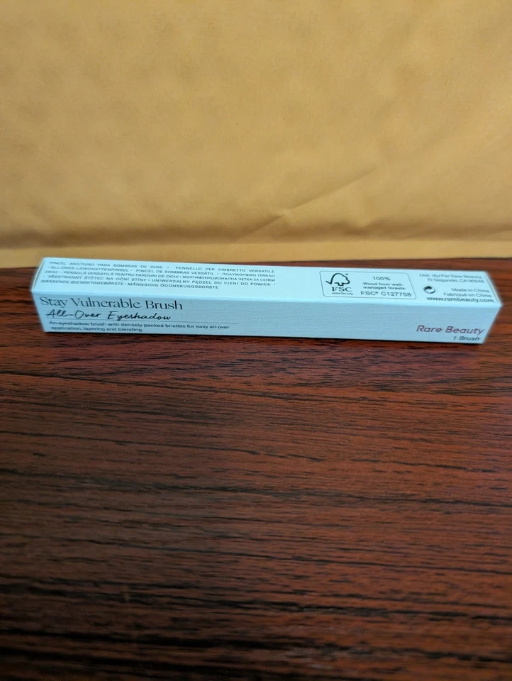 Cepillo de sombra de ojos raro Beauty Stay Vulnerable por todas partes nuevo en caja  Foto 1 de 1