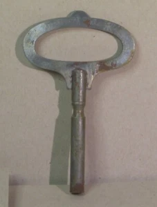 VINTAGE ANTIQUE POPULAR PROGRESS # 4 CLOCK WINDING KEY - 3-1/4" LONG - ENGLAND - Picture 1 of 5