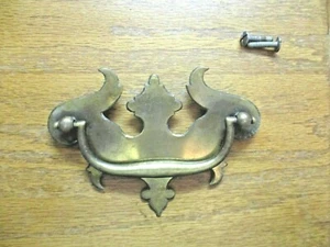 Kieler K7656 Schublade XL Fallbügel Ziehgriff dunkel Messing 4" mittig 1900er antik - Bild 1 von 7