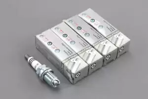 Genuine VW Audi Skoda SEAT 1.4-2.0 MPI spark plugs set (x4) 101000033AA - Picture 1 of 3