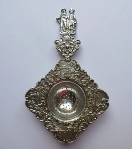 Dutch figural silverplate souvenir tea strainer 1924-43 vintage Netherlands - Picture 1 of 5