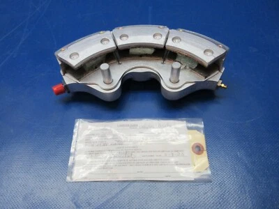 Pinza de freno Beech 58 Baron Cleveland con revestimientos nuevos 30-93C RECONSTRUIDA (0325-1363) Foto 1 de 4