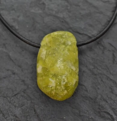 LIZARDIT "Norwegische Jade" Freeform EDELSTEIN-ANHÄNGER Trommelstein-gebohrt #T3 - Bild 1 von 3