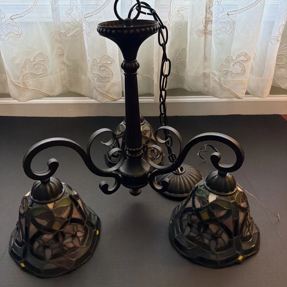 Portafolio Lámpara de araña negra de 3 luces estilo Tiffany vitral accesorio colgante Foto 1 de 4