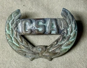 CIVIL WAR CONFEDERATE CSA WITH WREATH SOUTHERN REBEL HEADGEAR BADGE INSIGNIA - Picture 1 of 3