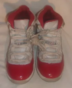 ZAPATOS DE CEREZA RETRO TALLA 1.5Y JORDAN PARA NIÑOS NECESITAN LIMPIEZA SOLO DESGASTE LIGERO - Imagen 1 de 6