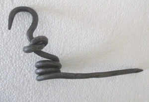 ANTIQUE OLD IRON MINERS STICKING TOMMY CANDLE HOLDER WITH KNOT - Picture 1 of 7
