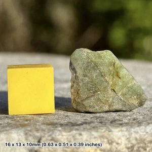 Rough peridot for attracting love - authentic spiritual healing crystal mineral - Picture 1 of 1