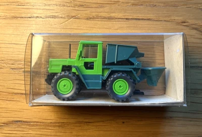 Wiking 16385 HO/OO Gauge Mercedes Benz Trac 700 & Spreader Excellent Condition - Image 1 of 4