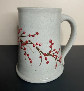 Salmon Falls Steingut Krug Keramik mit Winterbeeren Motiv rot - Bild 1 von 8