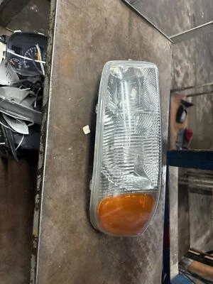 Объектив фары GMC SIERRA 2500 пассажирский 99 00 01 02 03 04 05 06 07 - Изображение 1 из 2