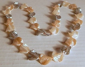 ¿CELULOIDE PERLADO VINTAGE? COLLAR HOJAS PLÁSTICO - Imagen 1 de 2